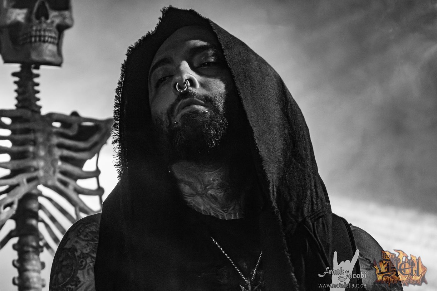Apostasie live — hooded